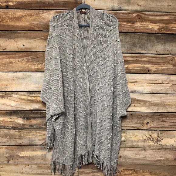 Anthropologie Sweaters - Anthropologie Evelyn k knit fringed boho kimono